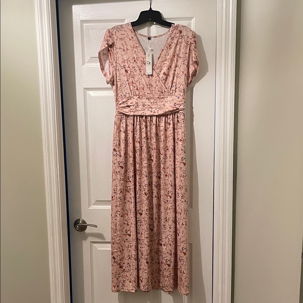 Chic Blush Floral Maxi Dress